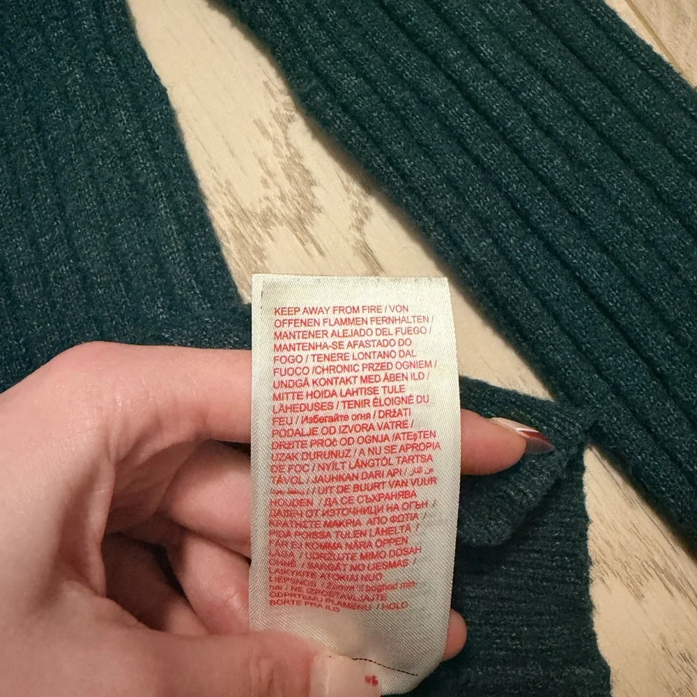 3/$20 Vero Moda Svea Off-Shoulder Ribbed Knit Sweater Medium Forest Green - Picture 6 of 6